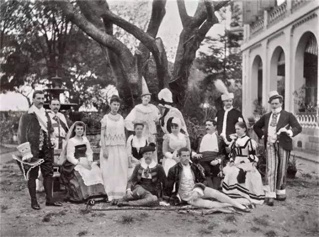 虎牙骚男微博晒结婚照骚男老婆七七是谁真名叫什么?_IM电竞平台(图1) IM电竞平台